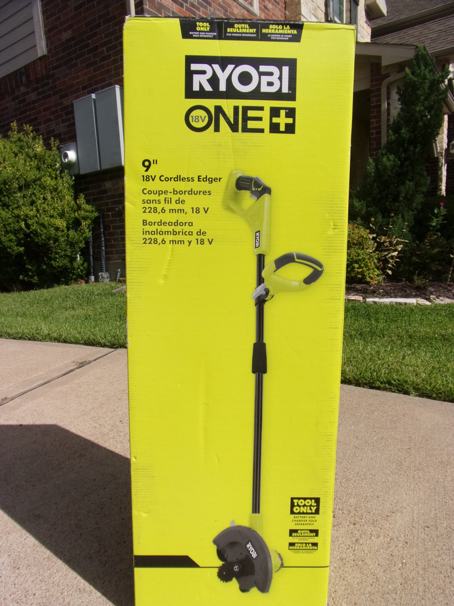 Ryobi ONE+ 18V 9 in. Cordless Battery Edger (Tool Only)